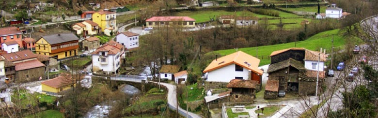 Entrada al pueblo de Agüeria